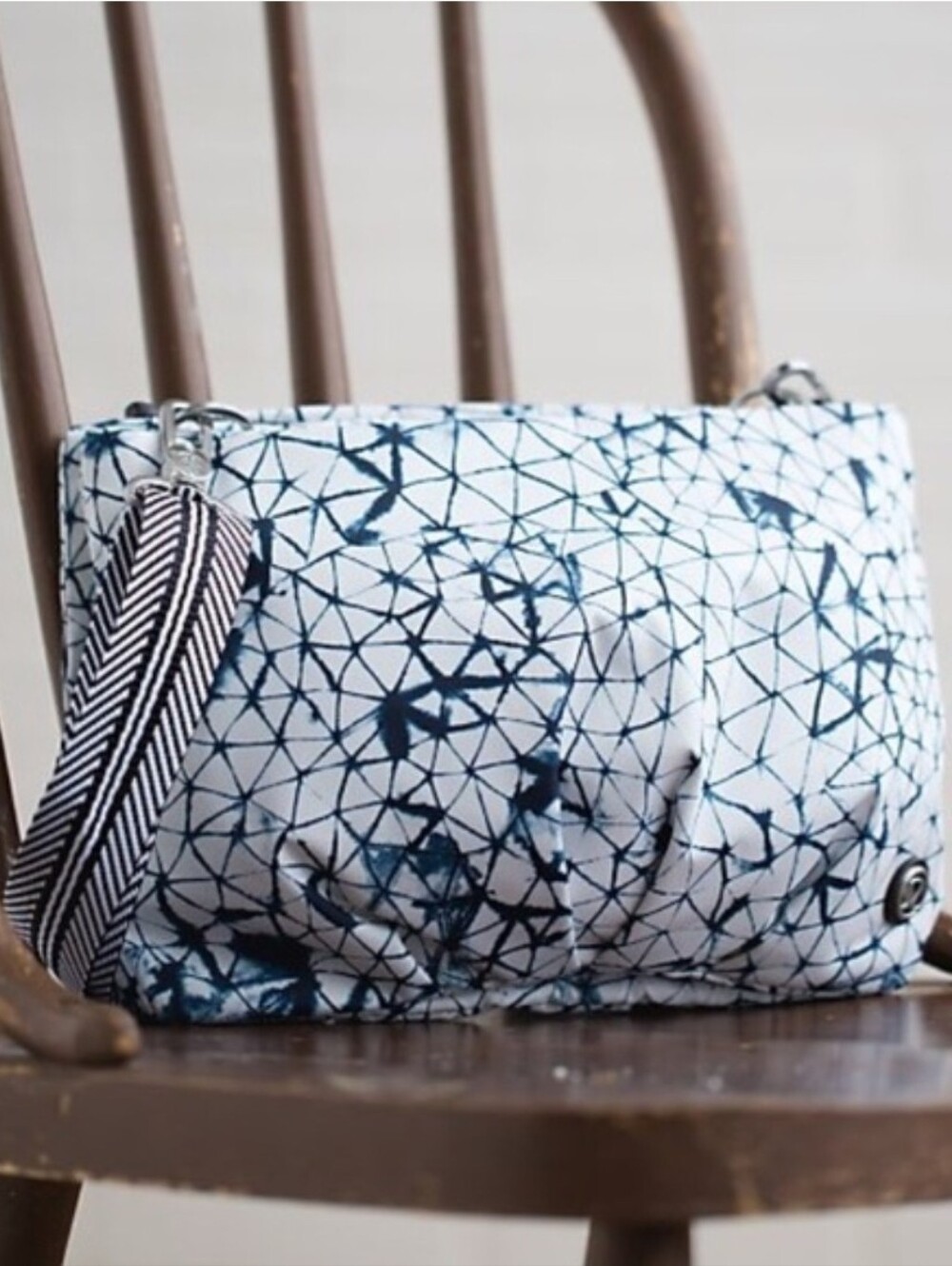 Lululemon Hip To be Free Bag in the Star Crushed white blue Sz OS
